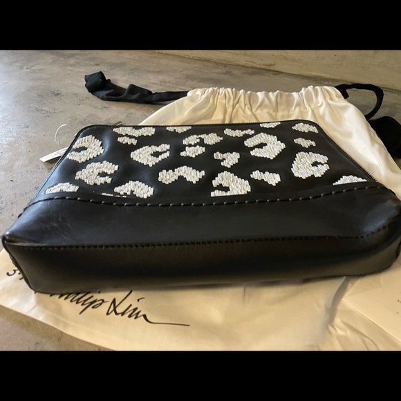 Phillip Lim NWT black and white clutch with zipper… original dust bag - Picture 4 of 10